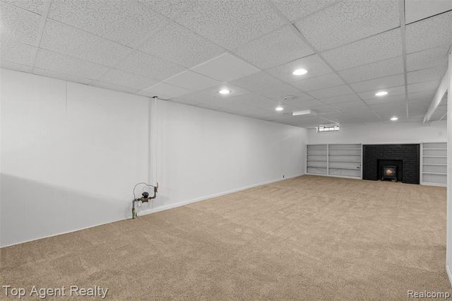 28580 Red Leaf Lane, Southfield, MI 48076