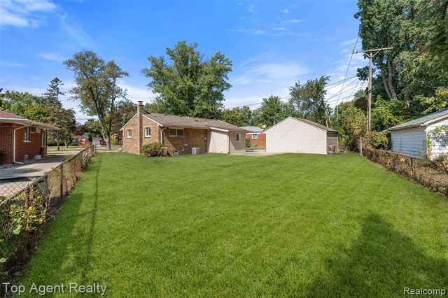 28580 Red Leaf Lane, Southfield, MI 48076
