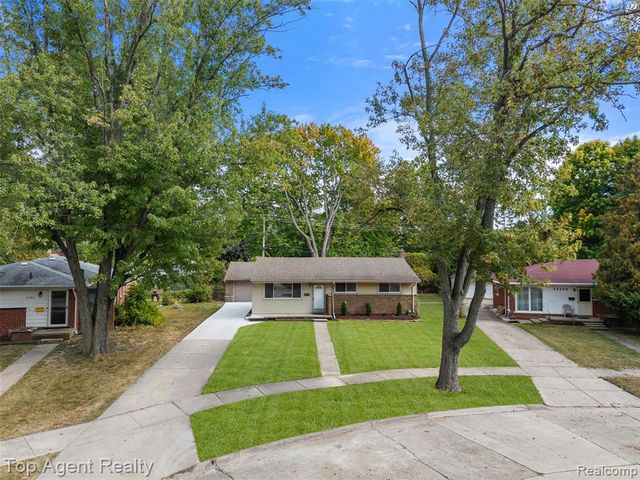 28580 Red Leaf Lane, Southfield, MI 48076