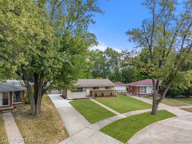 28580 Red Leaf Lane, Southfield, MI 48076