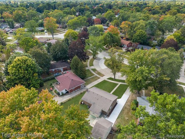 28580 Red Leaf Lane, Southfield, MI 48076