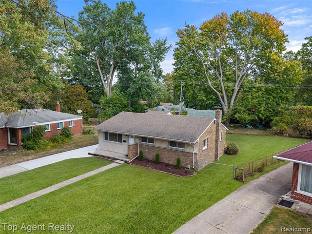 28580 Red Leaf Lane, Southfield, MI 48076