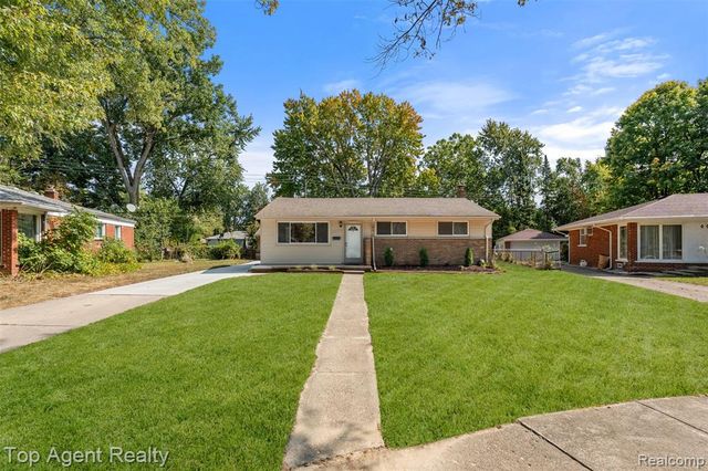 28580 Red Leaf Lane, Southfield, MI 48076
