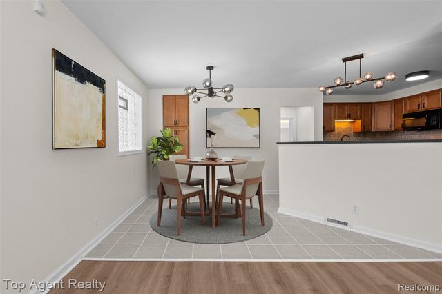 28580 Red Leaf Lane, Southfield, MI 48076