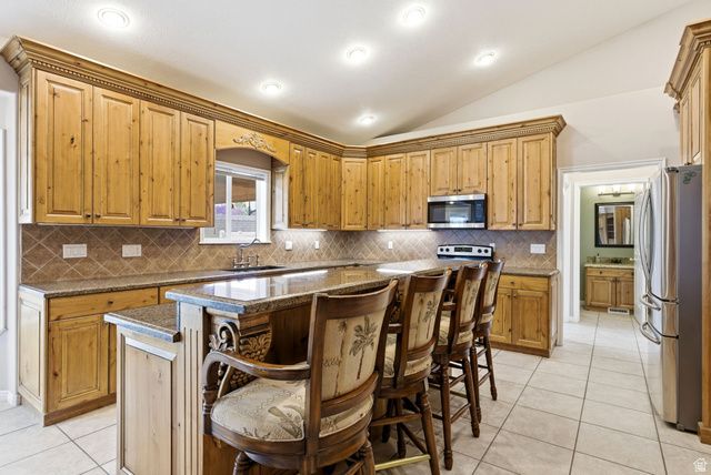5169 W ROCK RIDGE LN, West Jordan, UT 84081