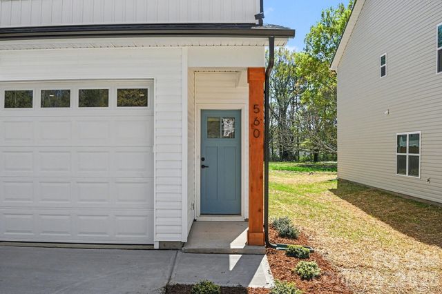 560 W Wilson Avenue, Mooresville, NC 28115