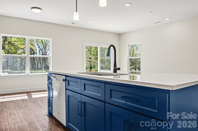 560 W Wilson Avenue, Mooresville, NC 28115