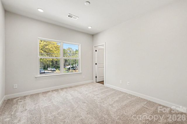 560 W Wilson Avenue, Mooresville, NC 28115