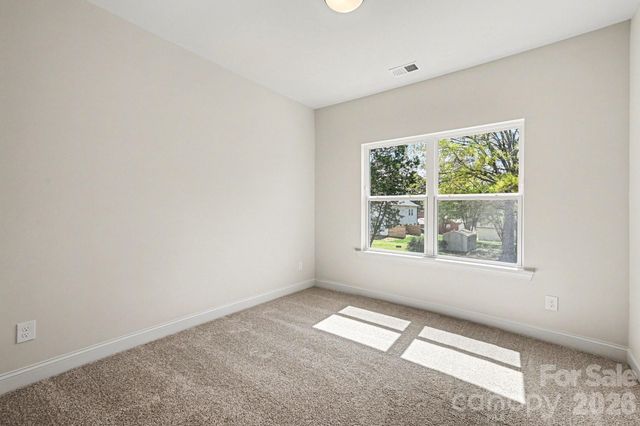 560 W Wilson Avenue, Mooresville, NC 28115