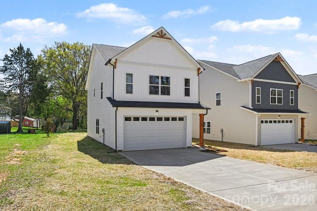560 W Wilson Avenue, Mooresville, NC 28115