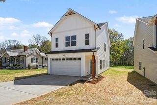 560 W Wilson Avenue, Mooresville, NC 28115
