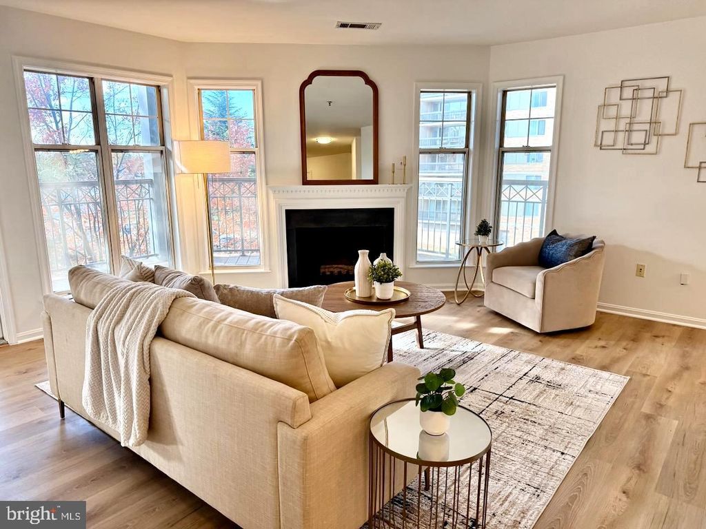 5575 SEMINARY RD #312, Falls Church, VA 22041