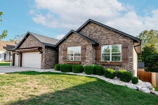 1942 West Mccanse Street, Springfield, MO 65803