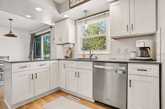 230 W Byron Road, Norton Shores, MI 49441