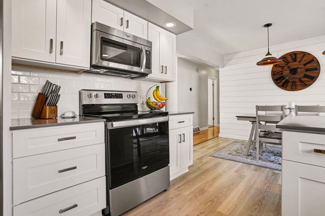 230 W Byron Road, Norton Shores, MI 49441