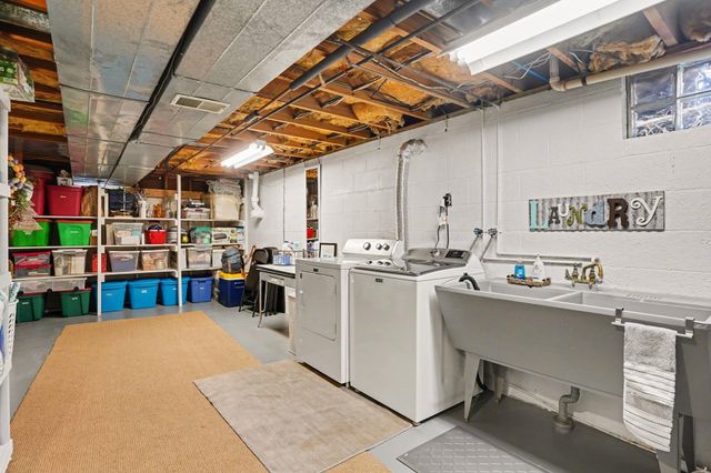 230 W Byron Road, Norton Shores, MI 49441