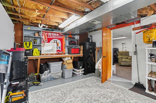 230 W Byron Road, Norton Shores, MI 49441