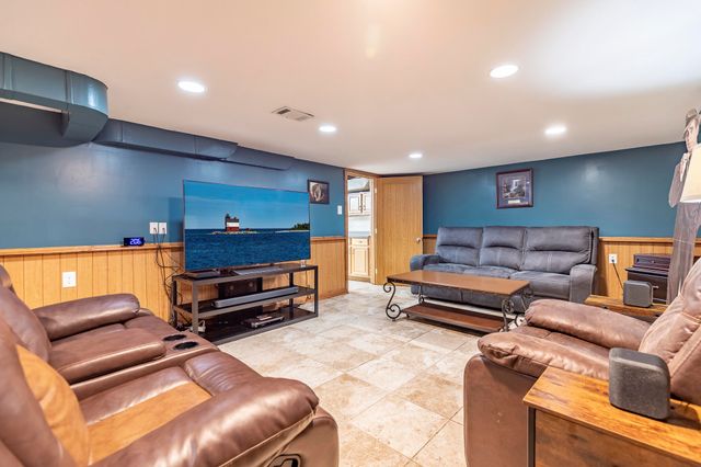 7445 Woodmar Avenue, Hammond, IN 46323