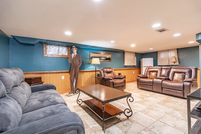 7445 Woodmar Avenue, Hammond, IN 46323