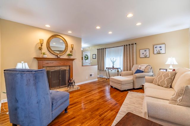 7445 Woodmar Avenue, Hammond, IN 46323