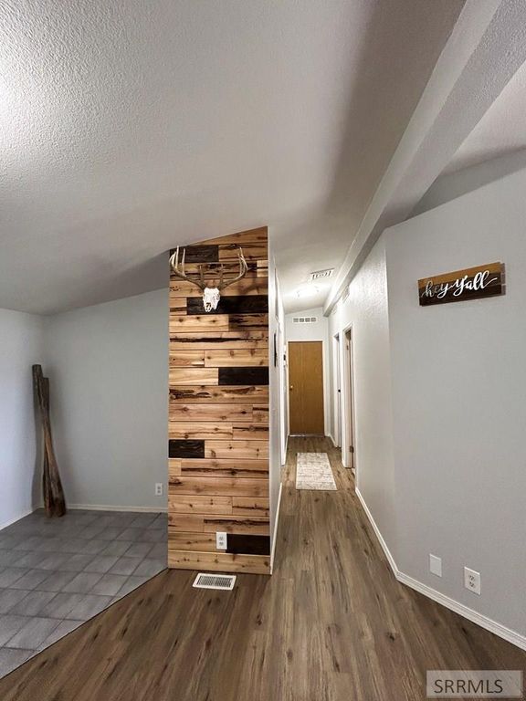 Image 7 of property listing at 679 E 2nd N, Downey, ID 83234