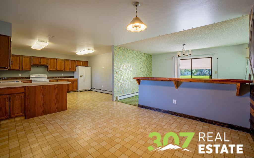 20 Casper Dr, Cody, WY 82414 photo 2