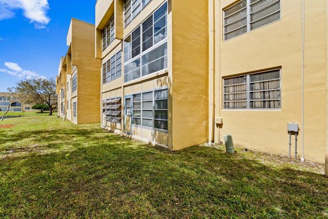 6300 NW 62nd Street 107, Tamarac, FL 33319