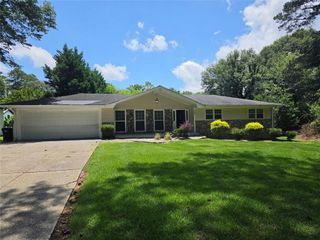 247 Sandra Drive NW, Lilburn, GA 30047