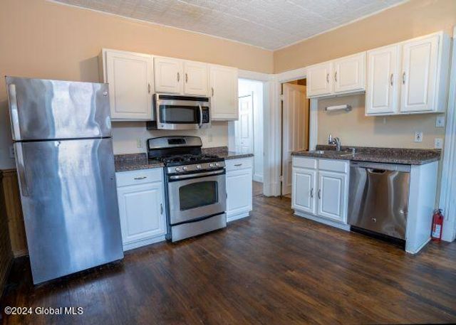 546 5th Avenue 2, Troy, NY 12182