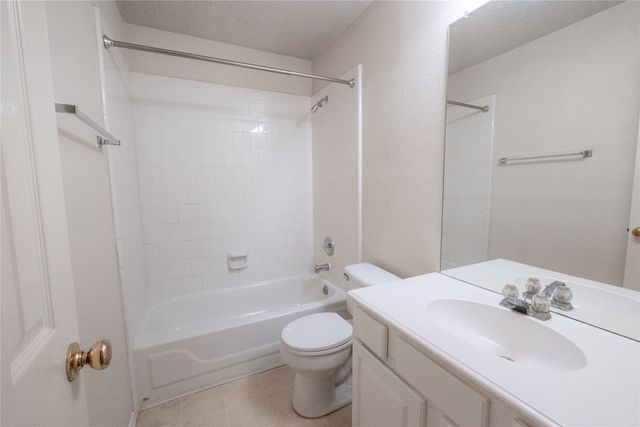 817 Stafford Station Drive, Saginaw, TX 76131