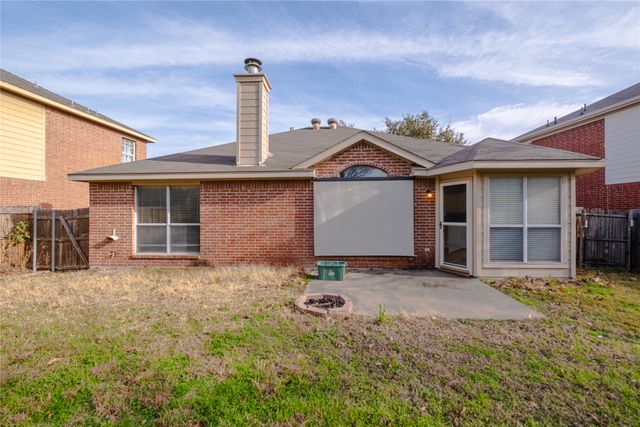 817 Stafford Station Drive, Saginaw, TX 76131