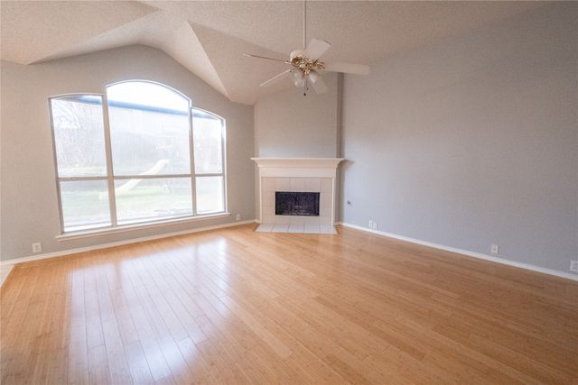 817 Stafford Station Drive, Saginaw, TX 76131