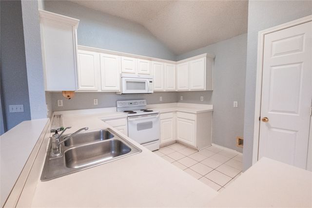 817 Stafford Station Drive, Saginaw, TX 76131