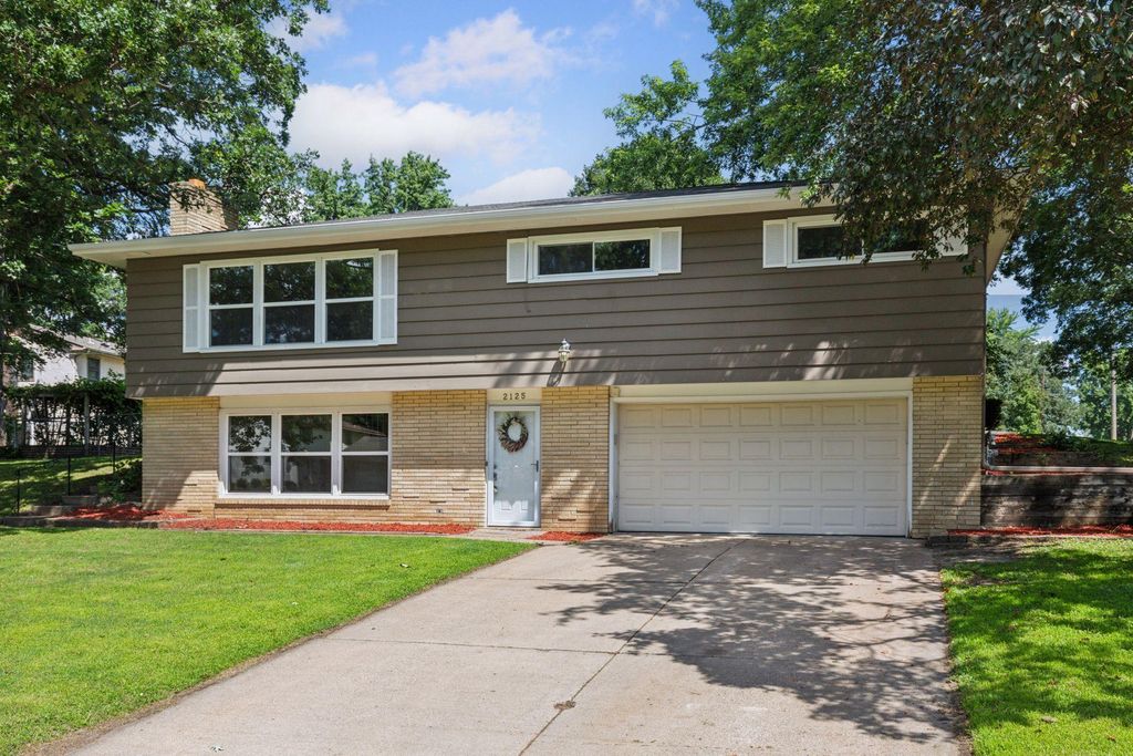 2125 Sapphire Lane, Eagan, MN 55122