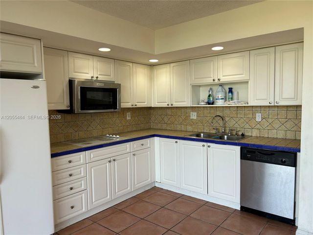 8600 SW 133rd Ave Road 423, Miami, FL 33183