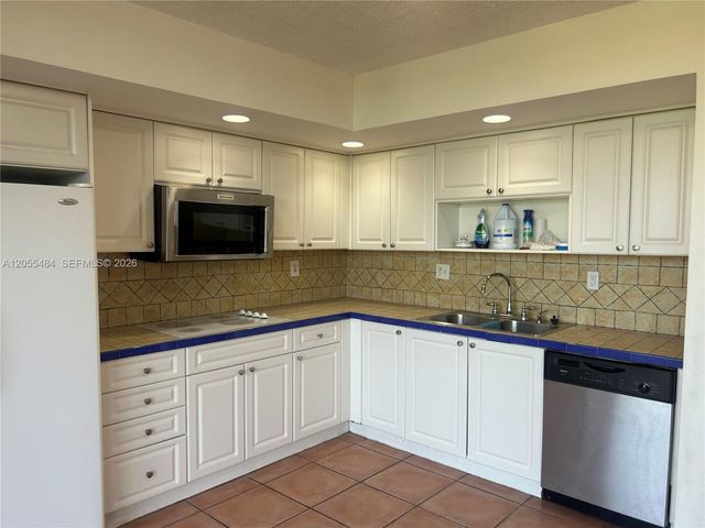 8600 SW 133rd Ave Road 423, Miami, FL 33183