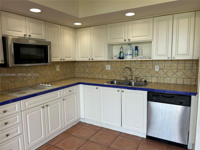 8600 SW 133rd Ave Road 423, Miami, FL 33183