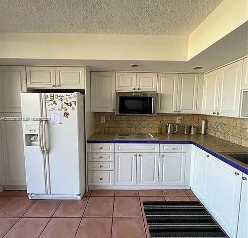 8600 SW 133rd Ave Road 423, Miami, FL 33183