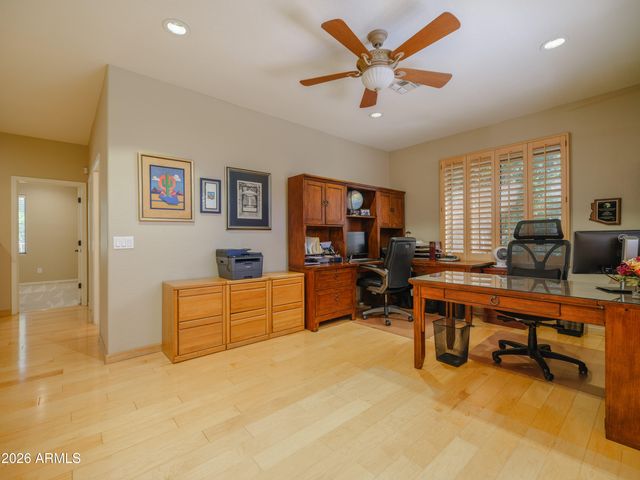 6132 W TOPEKA Drive, Glendale, AZ 85308