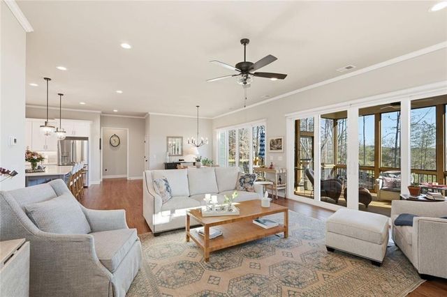 5420 Fishermans Cove, Gainesville, GA 30506