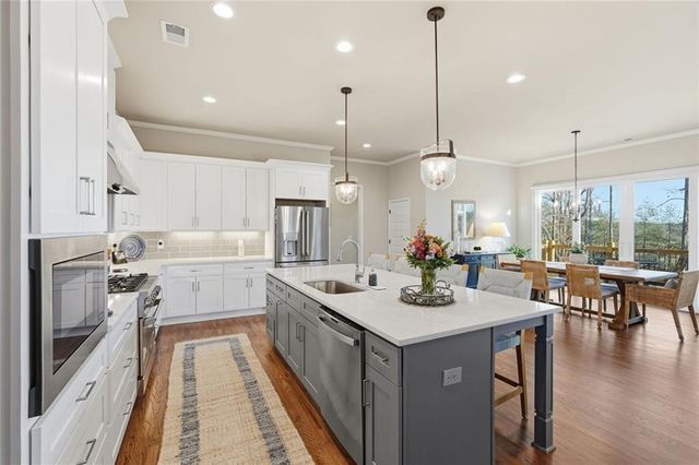 5420 Fishermans Cove, Gainesville, GA 30506