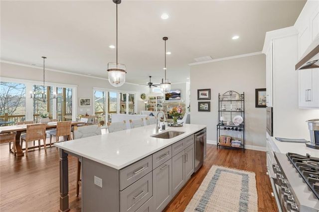 5420 Fishermans Cove, Gainesville, GA 30506