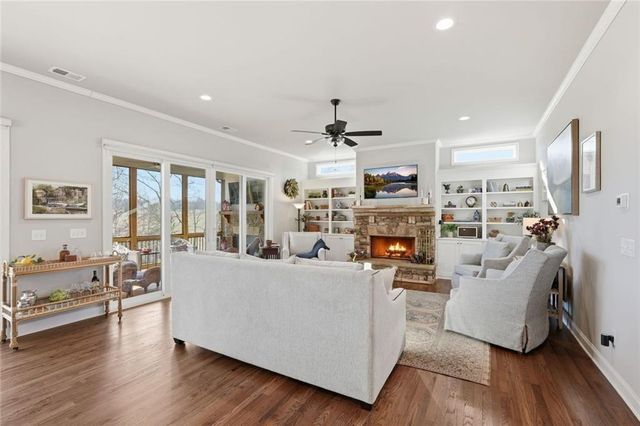 5420 Fishermans Cove, Gainesville, GA 30506