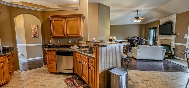 35 WHISPERING CREEK CV, Oakland, TN 38060