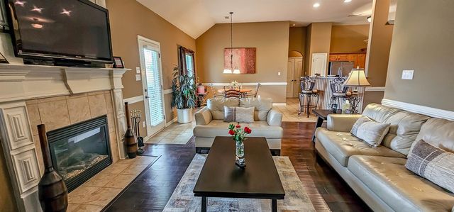 35 WHISPERING CREEK CV, Oakland, TN 38060