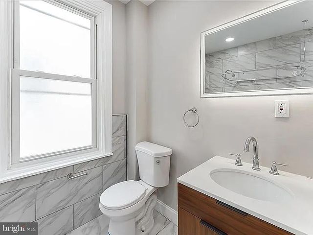 100 W SHARPNACK ST, Philadelphia, PA 19119