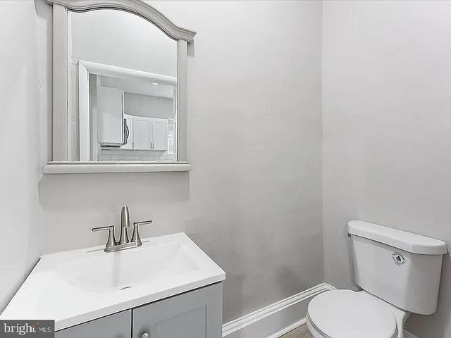 100 W SHARPNACK ST, Philadelphia, PA 19119