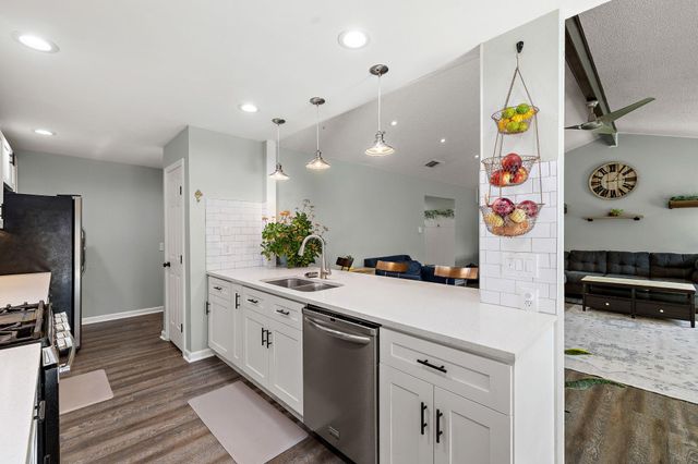 805 Garden Path DR, Round Rock, TX 78664