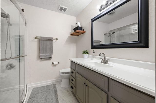 805 Garden Path DR, Round Rock, TX 78664