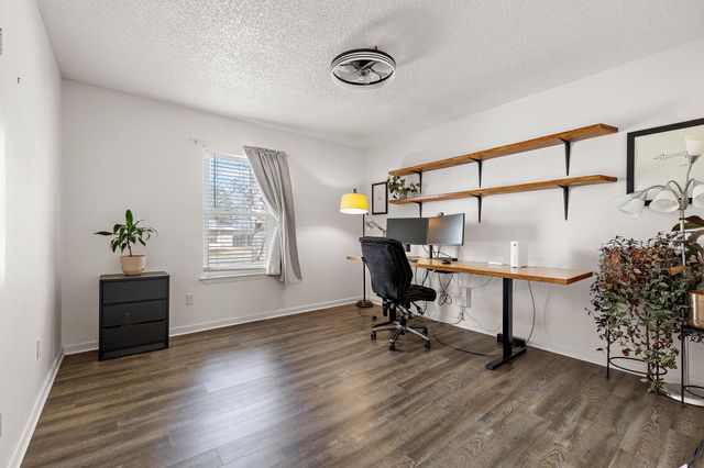 805 Garden Path DR, Round Rock, TX 78664